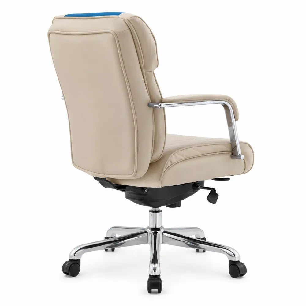 Chaise de bureau en cuir beige avec accoudoirs chromés